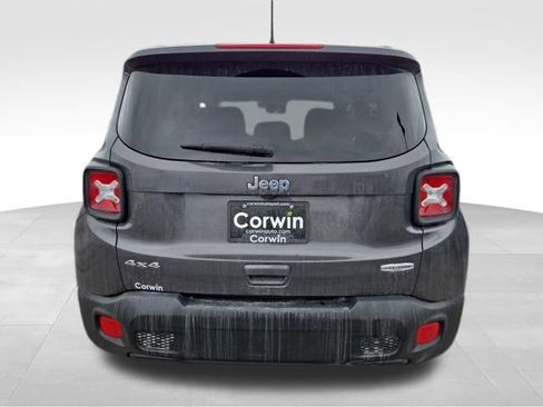 Used 2018 Jeep Renegade Latitude w/ Cold Weather Group image 11