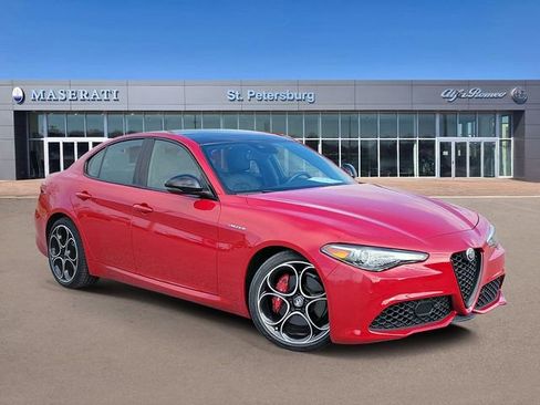 Used 2022 Alfa Romeo Giulia Veloce RWD image 1