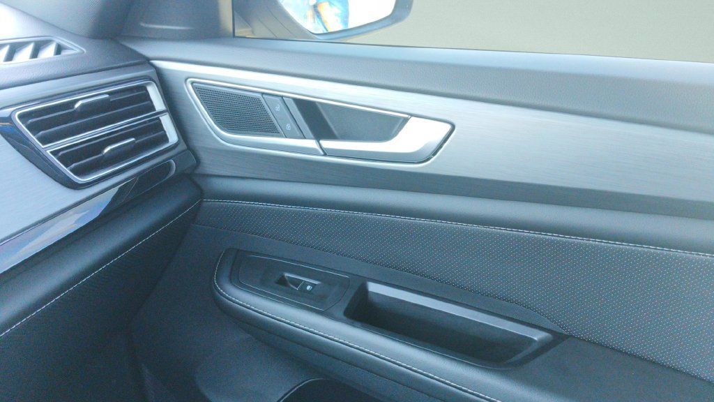 Used 2024 Volkswagen Atlas Cross Sport SE w/ Panoramic Sunroof Package FWD image 14