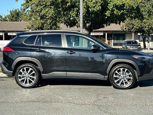 Used 2024 Toyota Corolla Cross XLE image 7