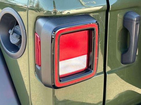 Used 2021 Jeep Wrangler Unlimited image 11