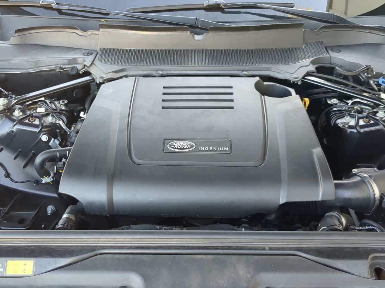 Certified 2025 Land Rover Discovery S AWD/4WD image 14
