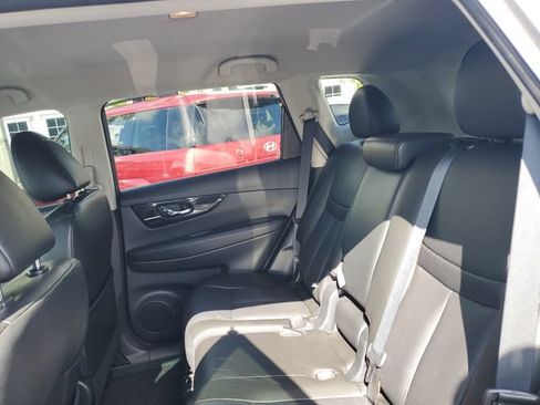 Used 2019 Nissan Rogue SL FWD image 13