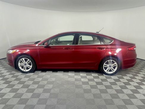 Used 2018 Ford Fusion SE w/ Fusion SE Technology Package image 2