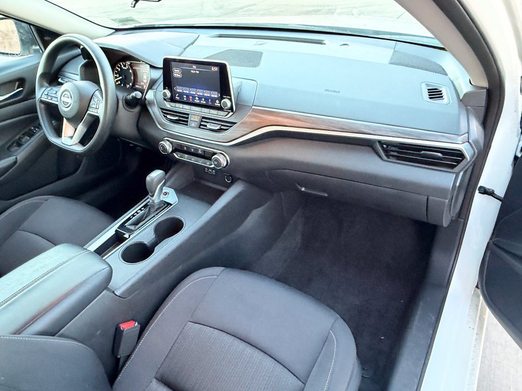 Used 2025 Nissan Altima 2.5 SV FWD image 15