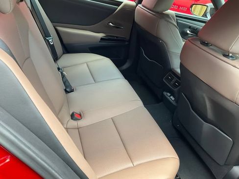 Used 2025 Lexus ES 350 w/ Premium Package FWD image 8