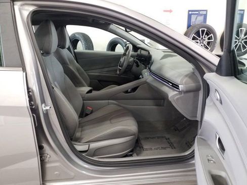 Certified 2025 Hyundai Elantra SEL w/ Cargo Package image 16