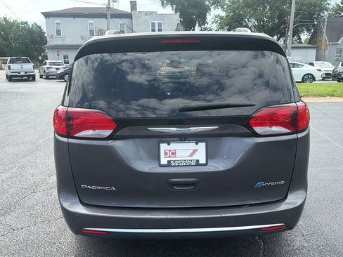 Used 2017 Chrysler Pacifica Platinum FWD image 6