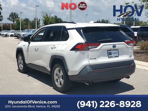 Used 2020 Toyota RAV4 LE AWD/4WD image 6