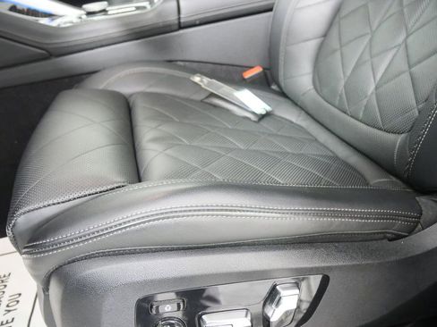 Used 2025 BMW X6 xDrive40i image 10