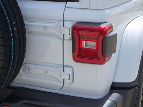 Used 2025 Jeep Wrangler Unlimited Sahara w/ Safety Group AWD/4WD image 11