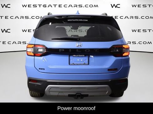 Used 2025 Honda Pilot TrailSport image 4