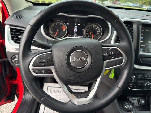 Used 2017 Jeep Cherokee Trailhawk image 25