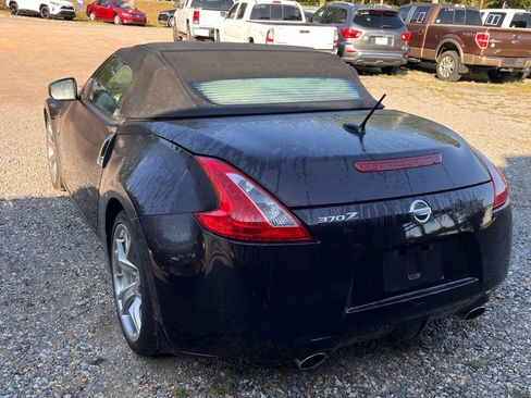 Used 2010 Nissan 370Z Touring w/ Sport Pkg image 2
