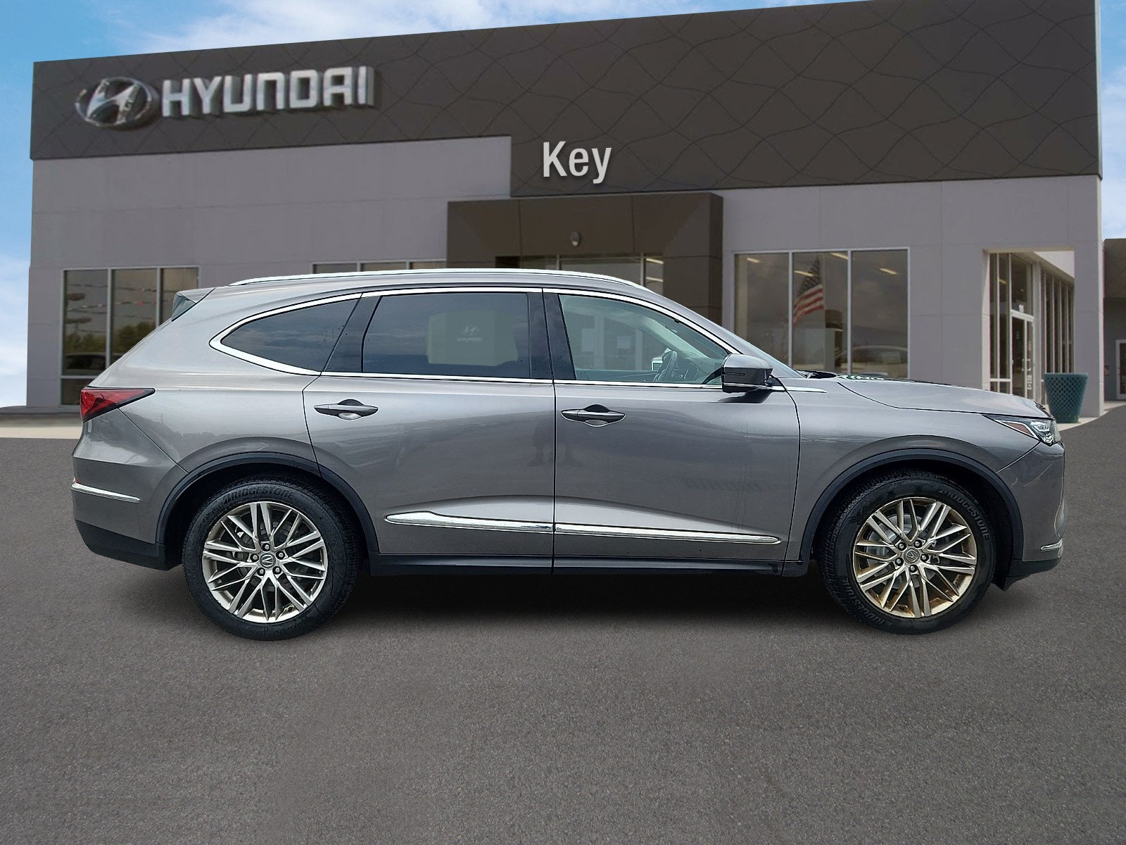 Used 2023 Acura MDX w/ Advance Package AWD/4WD image 2