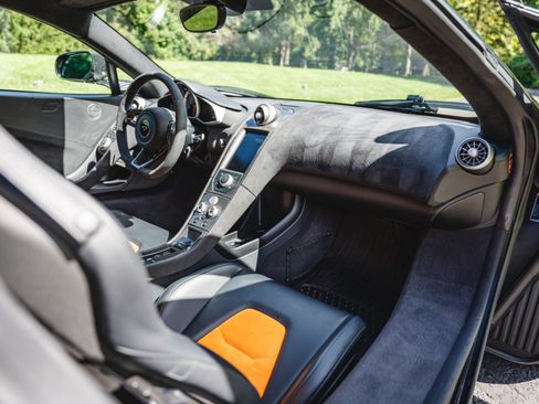 Used 2015 McLaren 650S Coupe RWD image 2