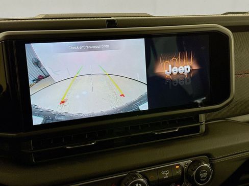 Used 2025 Jeep Wrangler Unlimited Rubicon image 13