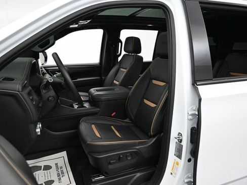 Used 2023 GMC Yukon AT4 w/ Technology Package AWD/4WD image 11