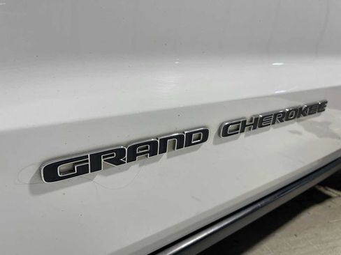 Used 2019 Jeep Grand Cherokee Limited AWD/4WD image 7
