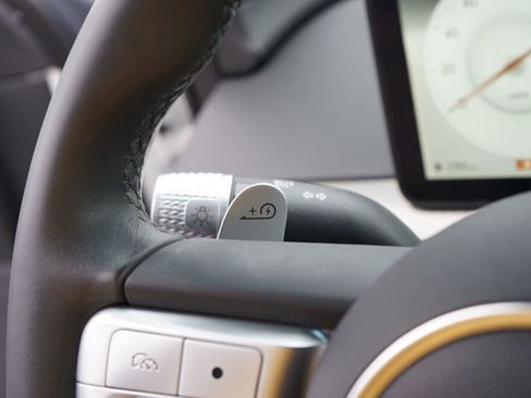 Used 2024 Genesis GV60 RWD image 22