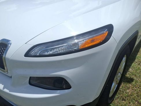 Used 2015 Jeep Cherokee Limited w/ Luxury Group AWD/4WD image 11