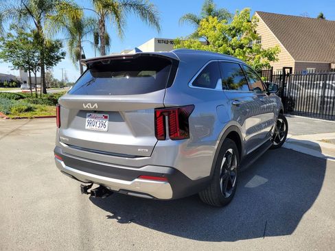 Certified 2025 Kia Sorento SX Prestige AWD/4WD image 4