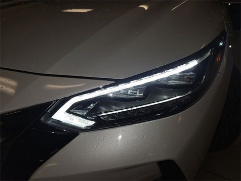 Used 2023 Nissan Sentra SR w/ SR Premium Package image 27