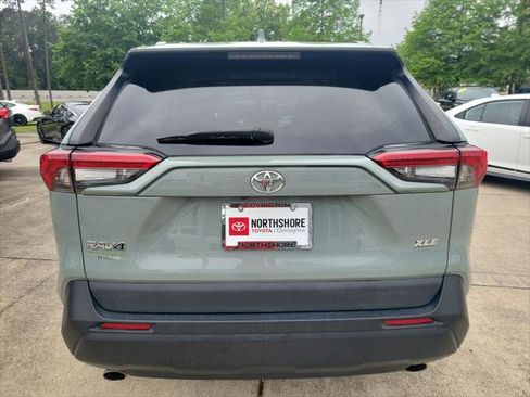 Certified 2021 Toyota RAV4 XLE w/ Convenience Package FWD image 4