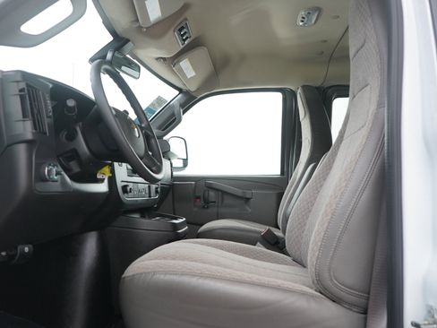Used 2025 Chevrolet Express 3500 LT w/ LT Preferred Equipment Group RWD image 26