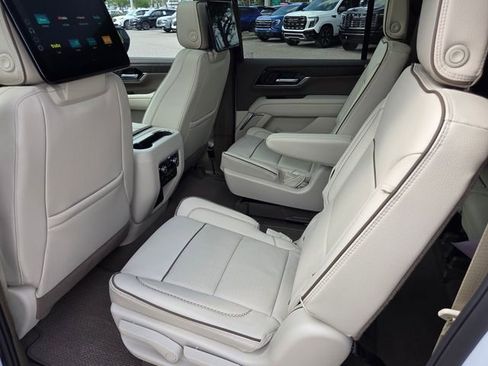 New 2026 GMC Yukon XL Denali w/ Denali Reserve Package AWD/4WD image 7