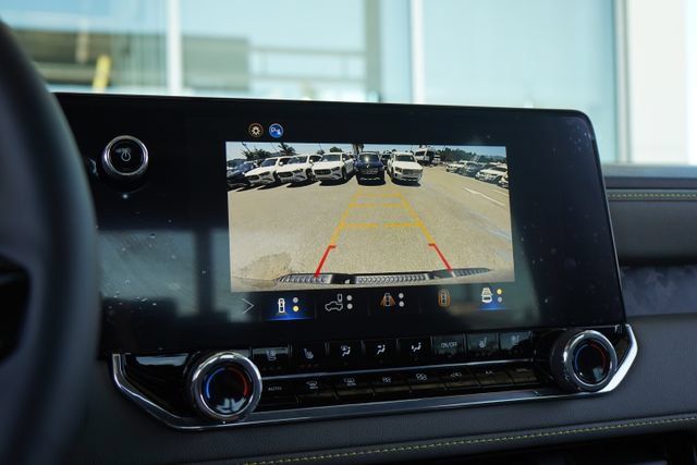New 2026 Chevrolet Colorado ZR2 w/ Technology Package AWD/4WD image 26