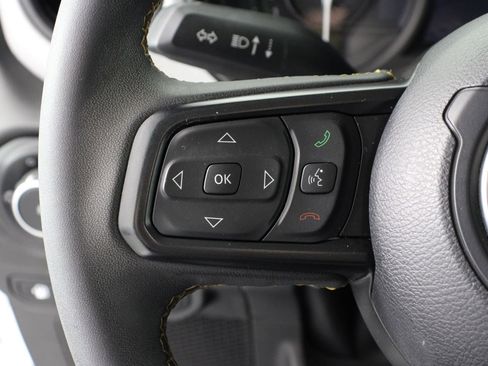 Used 2024 Jeep Wrangler Unlimited image 10