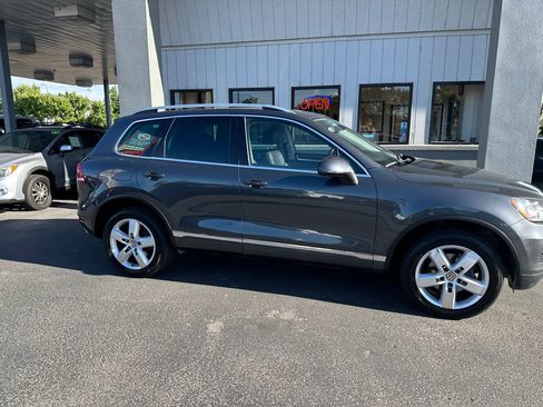 Used 2014 Volkswagen Touareg TDI AWD/4WD image 34