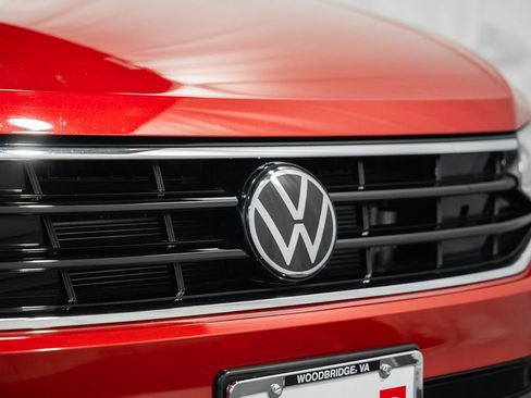 Used 2024 Volkswagen Tiguan SE R-Line image 11