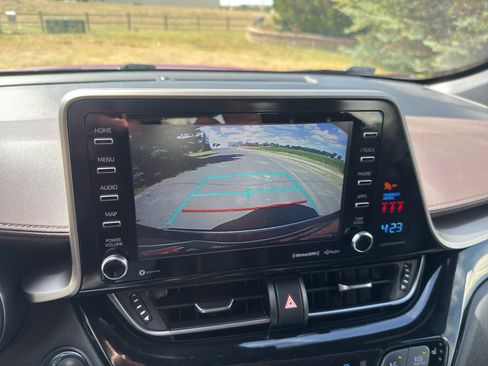 Used 2019 Toyota C-HR Limited FWD image 14