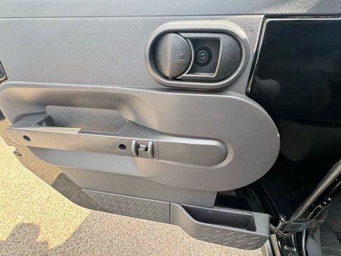 Used 2010 Jeep Wrangler Unlimited Rubicon AWD/4WD image 28