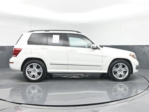 Used 2015 Mercedes-Benz GLK 350 4MATIC image 4