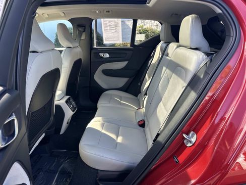 Certified 2024 Volvo XC40 B5 Plus w/ Climate Package image 21