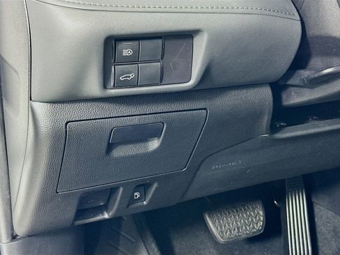 Used 2022 Toyota Highlander LE FWD image 10