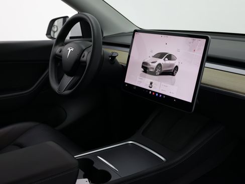 Used 2022 Tesla Model Y Long Range AWD/4WD image 35