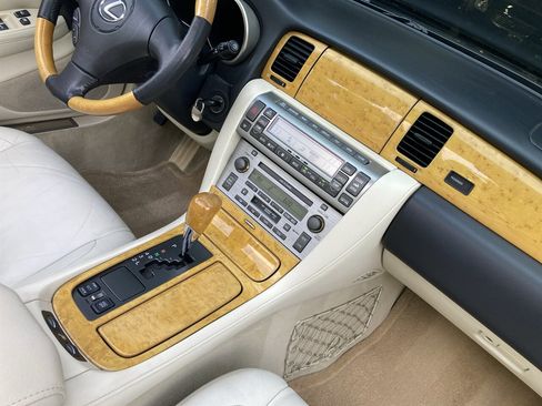 Used 2003 Lexus SC 430 Convertible image 27