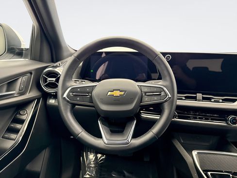 Used 2025 Chevrolet Equinox LT image 12