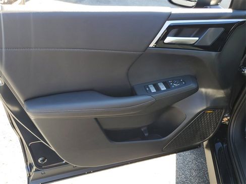 New 2026 Mitsubishi Outlander SE image 18