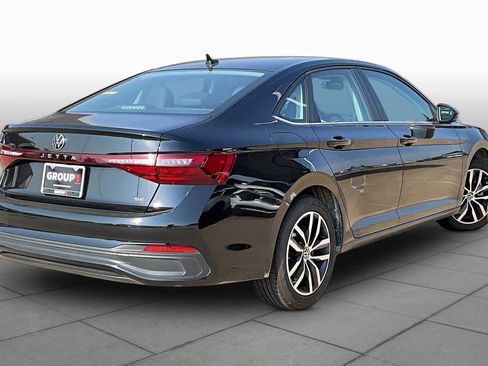 Used 2025 Volkswagen Jetta SE FWD image 12