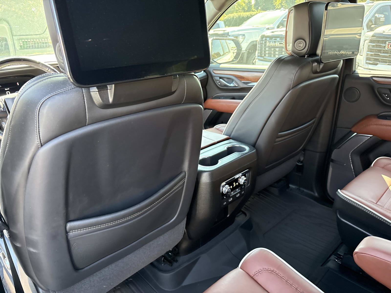Used 2024 GMC Yukon XL Denali Ultimate AWD/4WD image 28