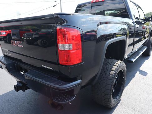 Used 2019 GMC Sierra 2500 Denali w/ Duramax Plus Package AWD/4WD image 5