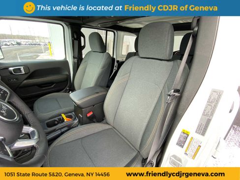 Used 2025 Jeep Wrangler Sahara image 10