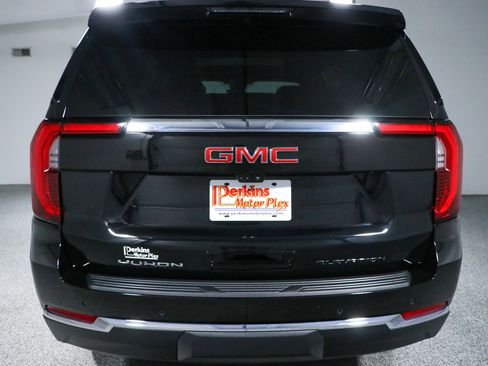 Used 2026 GMC Yukon Elevation w/ Elevation Premium Package AWD/4WD image 8