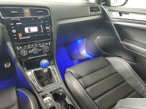 Used 2019 Volkswagen Golf R 4-Door image 15