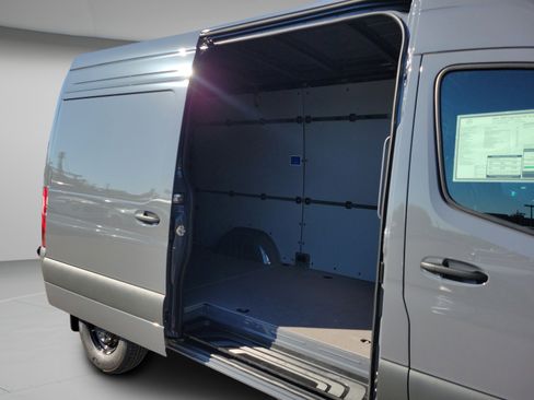 Used 2026 Mercedes-Benz Sprinter 2500 image 31